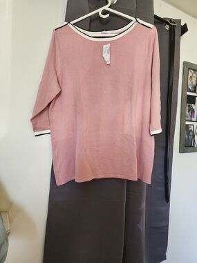 dressbarn Rose Pink Knit Top with Black & White Collar Trim